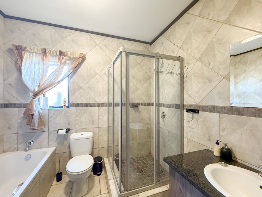 To Let 4 Bedroom Property for Rent in Xanadu Nature Estate North West